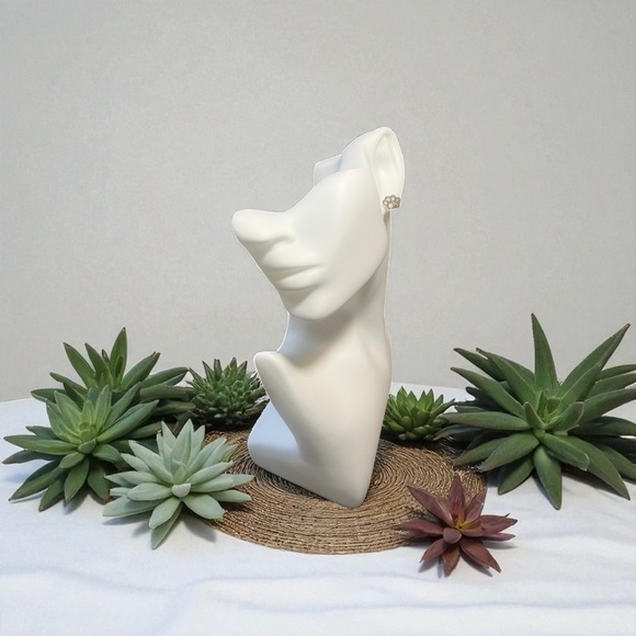 Stunning Gold Paw Print Earrings - Picture 2 of 6